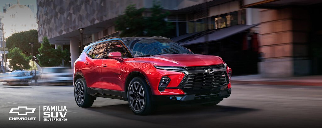Chevrolet Blazer 2024, camioneta mediana con faros intellibeam, nuevo diseño de parrilla y rines en aluminio de 20 pulgadas.